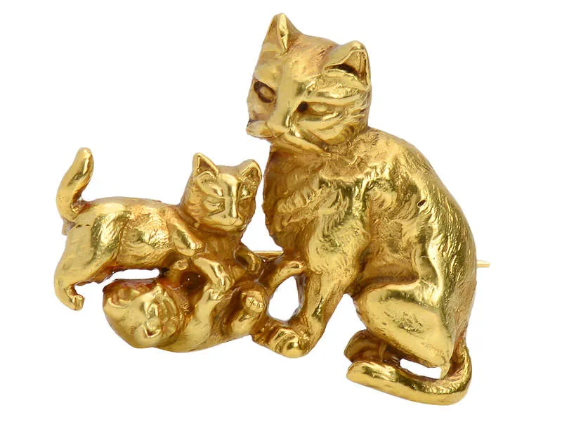 Antique Brooch of Three Cats in 18k Gold