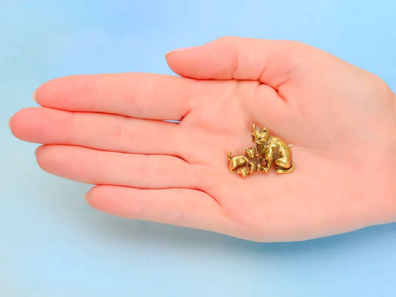 Antique Brooch of Three Cats in 18k Gold