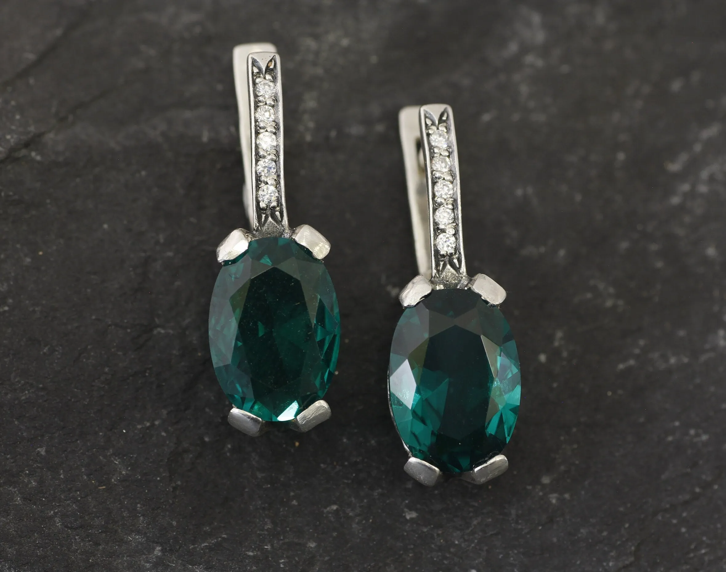 Drop Emerald Earrings - Green Vintage Earrings - Antique Oval Earrings