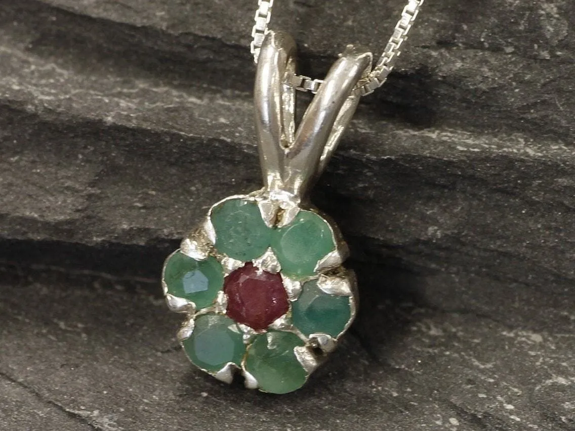 Emerald Flower Pendant - Green Flower Necklace - Silver Daisy Pendant