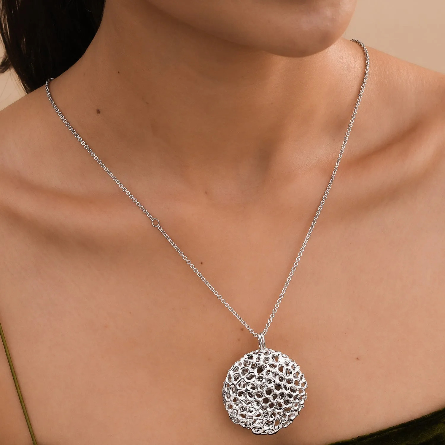 Lattice Disc Pendant with FREE Chain