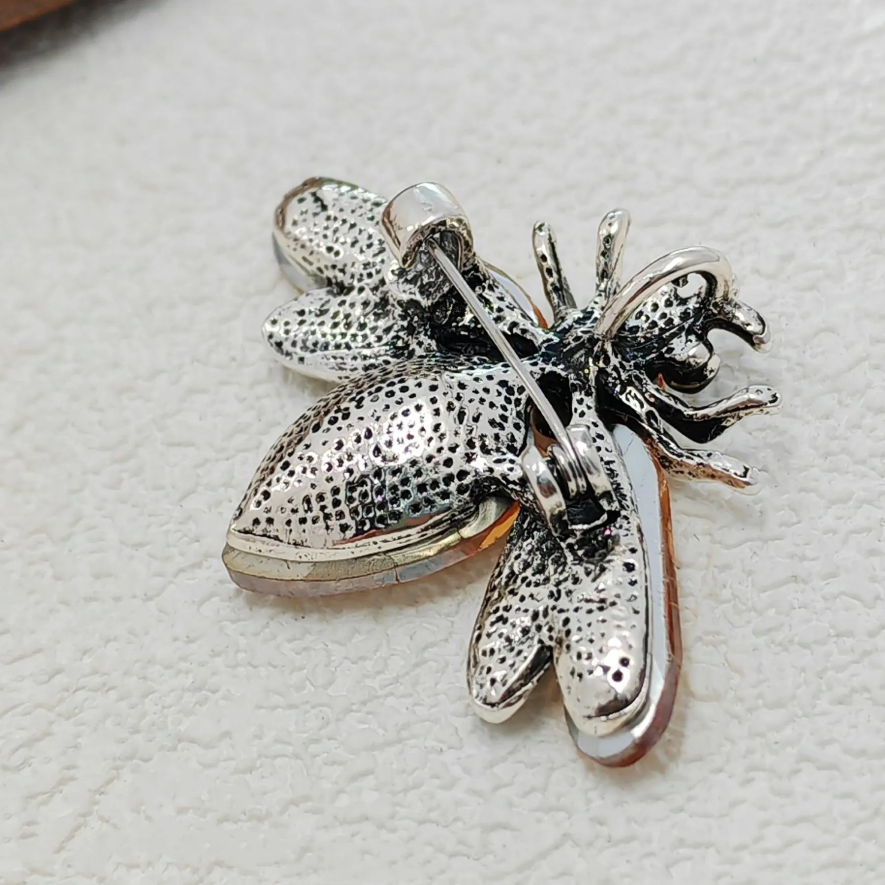 Pretty Champagne Rhinestone Bee Brooch Vintage Insect Pin Jewelry