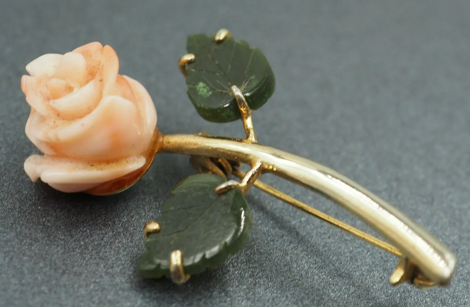 Vintage Gold Plated Nephrite Chalcedony Floral Brooch