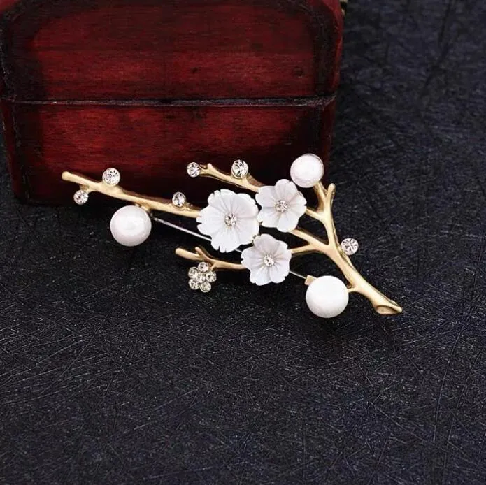 XSB100 - White Floral Branch Saree Brooch